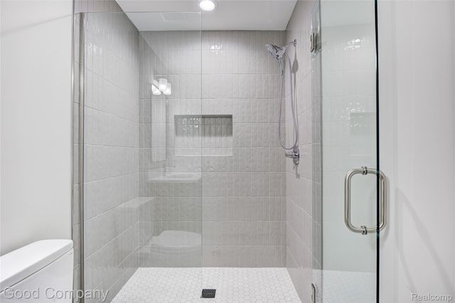 2533 N Vermont Avenue, Royal Oak, MI 48073