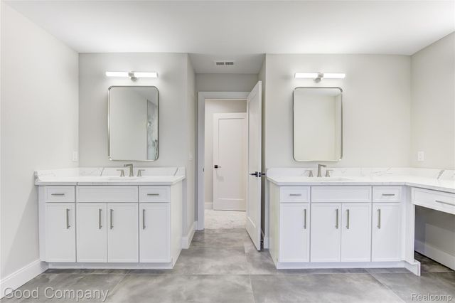 2533 N Vermont Avenue, Royal Oak, MI 48073