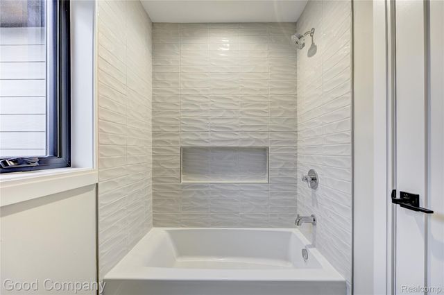 2533 N Vermont Avenue, Royal Oak, MI 48073