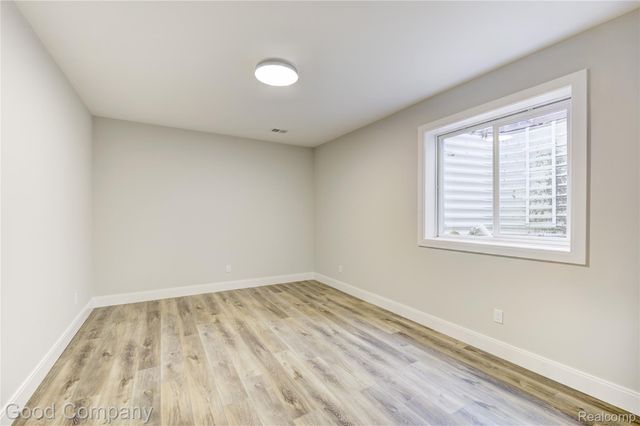 2533 N Vermont Avenue, Royal Oak, MI 48073