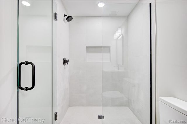 2533 N Vermont Avenue, Royal Oak, MI 48073