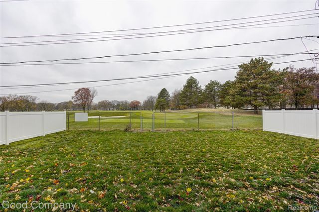 2533 N Vermont Avenue, Royal Oak, MI 48073