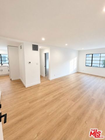 8736 Holloway Drive, West Hollywood, CA 90069