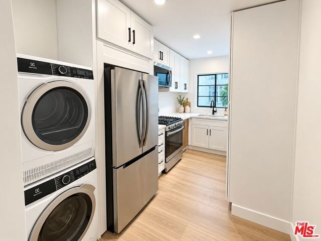 8736 Holloway Drive, West Hollywood, CA 90069