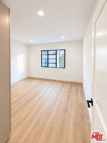 8736 Holloway Drive, West Hollywood, CA 90069
