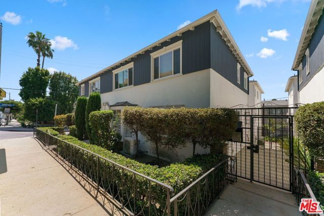 8736 Holloway Drive, West Hollywood, CA 90069