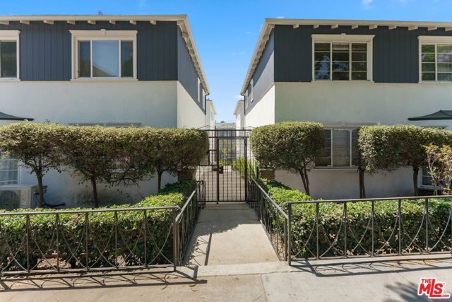 8736 Holloway Drive, West Hollywood, CA 90069