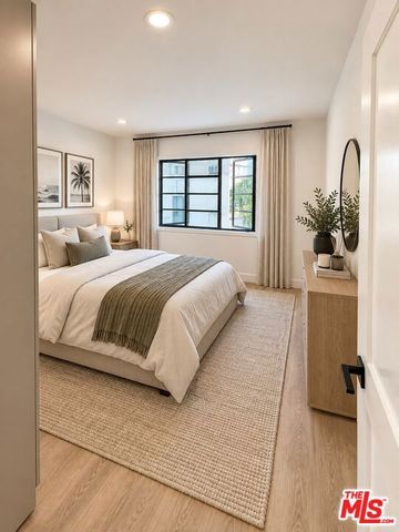 8736 Holloway Drive, West Hollywood, CA 90069