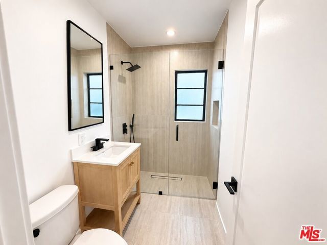 8736 Holloway Drive, West Hollywood, CA 90069