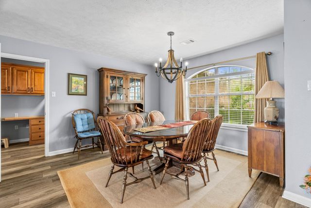 40 Pine Mountain Dr, Conway, AR 72034