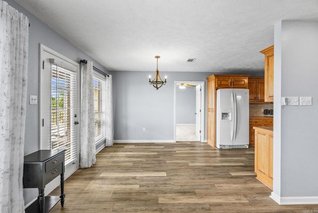 40 Pine Mountain Dr, Conway, AR 72034