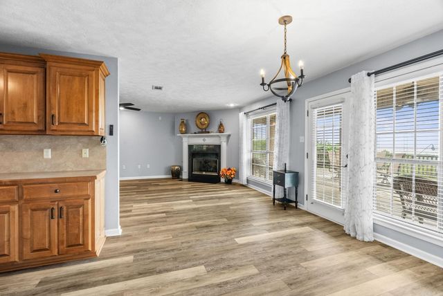 40 Pine Mountain Dr, Conway, AR 72034