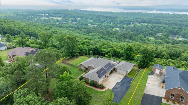 40 Pine Mountain Dr, Conway, AR 72034