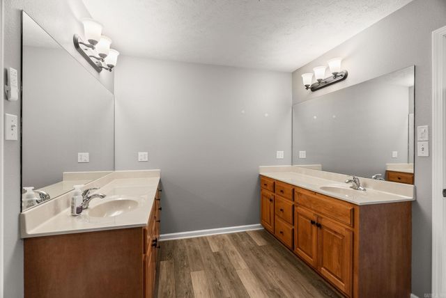 40 Pine Mountain Dr, Conway, AR 72034