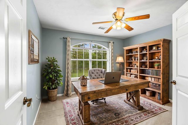 40 Pine Mountain Dr, Conway, AR 72034