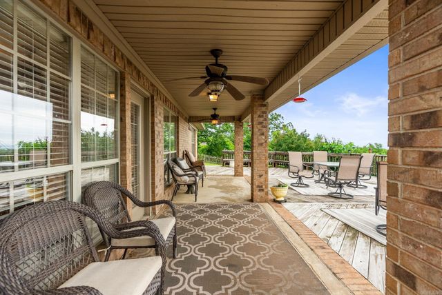 40 Pine Mountain Dr, Conway, AR 72034