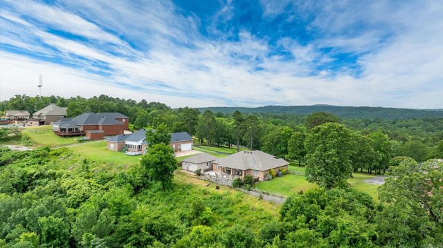 40 Pine Mountain Dr, Conway, AR 72034