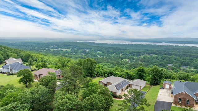 40 Pine Mountain Dr, Conway, AR 72034