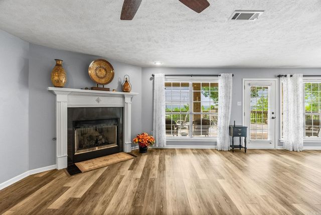 40 Pine Mountain Dr, Conway, AR 72034