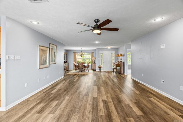 40 Pine Mountain Dr, Conway, AR 72034