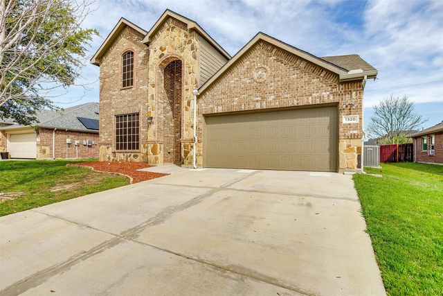 1320 Shelley Drive, Burleson, TX 76028
