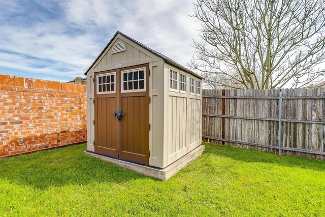 1320 Shelley Drive, Burleson, TX 76028