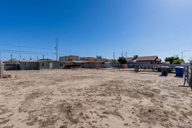 2105 S Walnut Ave, Yuma, AZ 85364