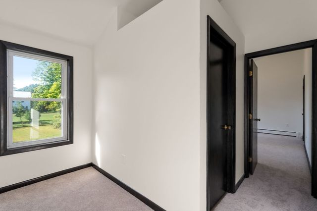 61 Pelham Rd, Amherst, MA 01002