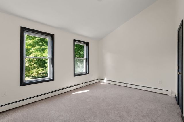 61 Pelham Rd, Amherst, MA 01002