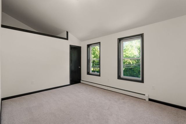 61 Pelham Rd, Amherst, MA 01002