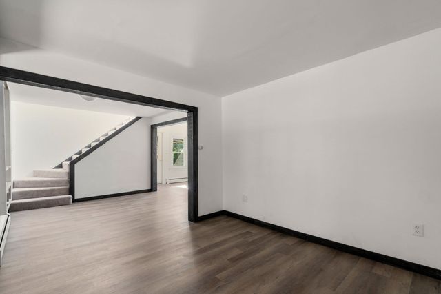 61 Pelham Rd, Amherst, MA 01002