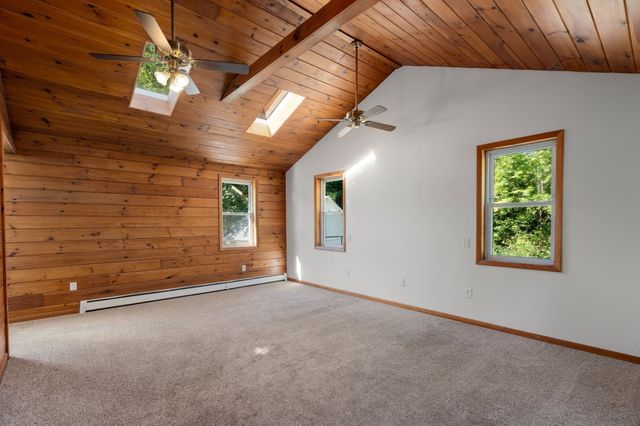 61 Pelham Rd, Amherst, MA 01002