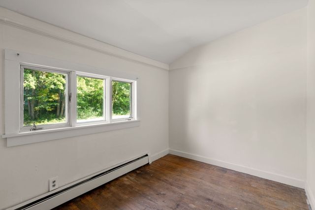 61 Pelham Rd, Amherst, MA 01002
