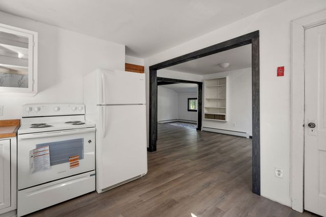 61 Pelham Rd, Amherst, MA 01002