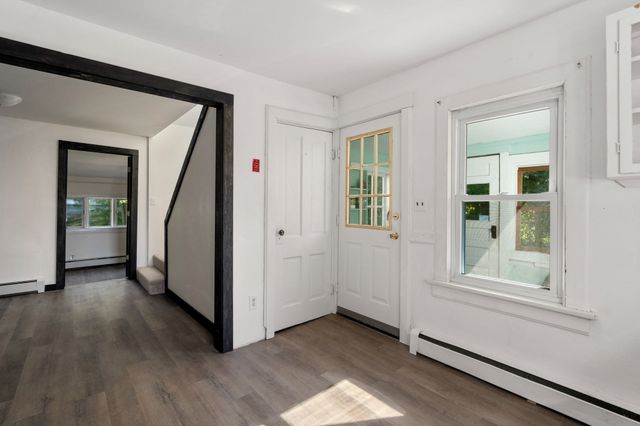 61 Pelham Rd, Amherst, MA 01002