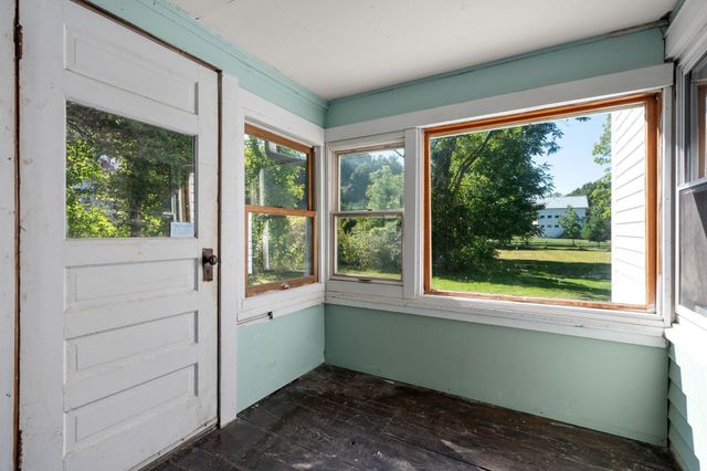61 Pelham Rd, Amherst, MA 01002