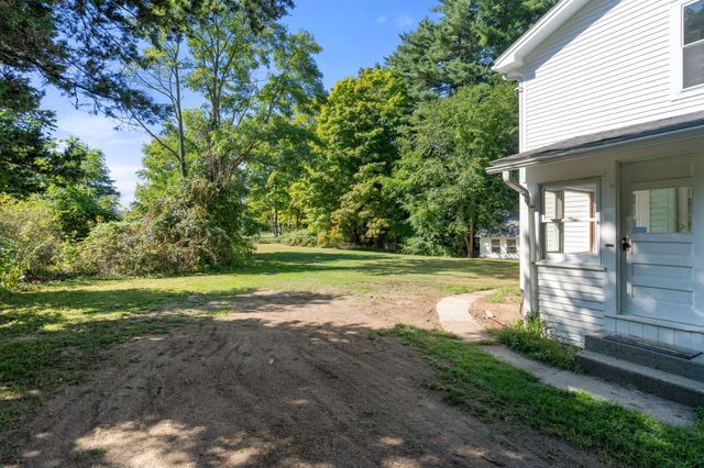 61 Pelham Rd, Amherst, MA 01002