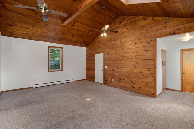 61 Pelham Rd, Amherst, MA 01002