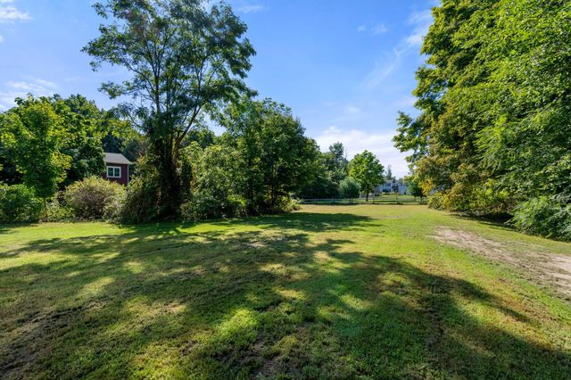 61 Pelham Rd, Amherst, MA 01002