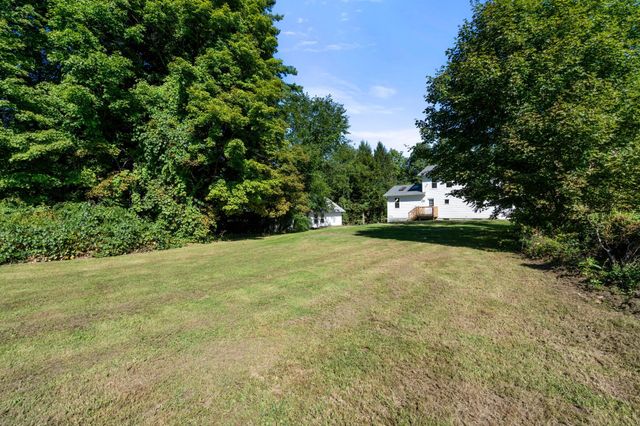 61 Pelham Rd, Amherst, MA 01002