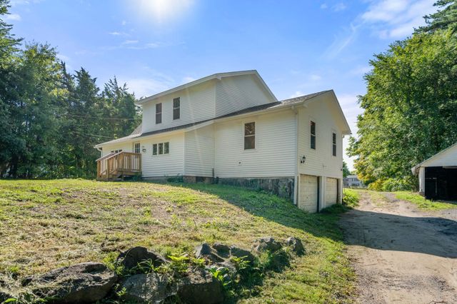 61 Pelham Rd, Amherst, MA 01002