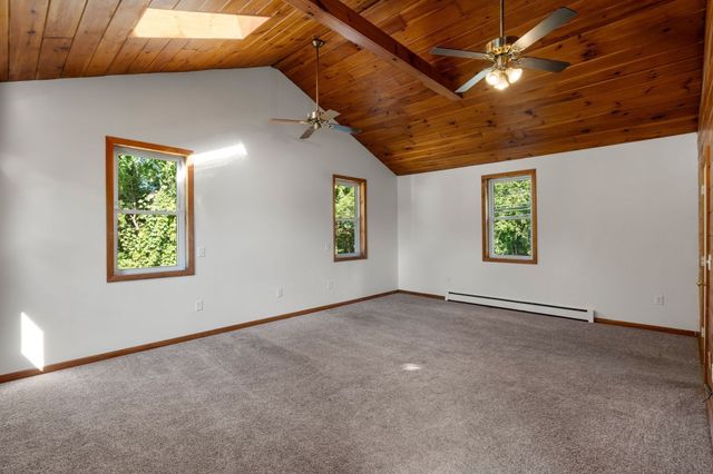 61 Pelham Rd, Amherst, MA 01002