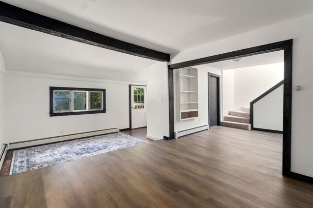 61 Pelham Rd, Amherst, MA 01002