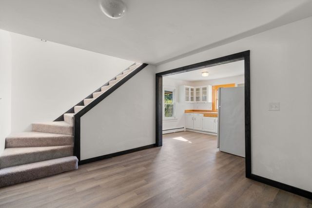 61 Pelham Rd, Amherst, MA 01002