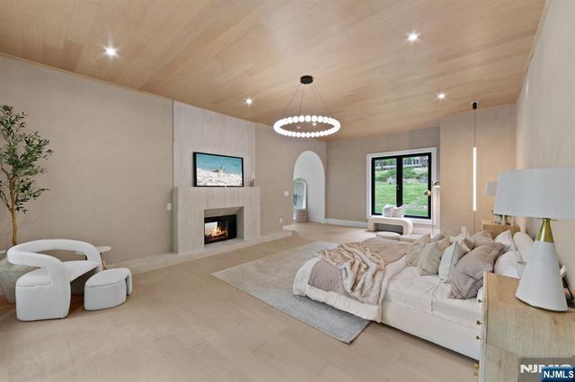 809 Shore Drive, Kinnelon Borough, NJ 07405