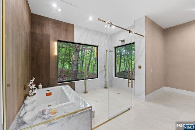 809 Shore Drive, Kinnelon Borough, NJ 07405