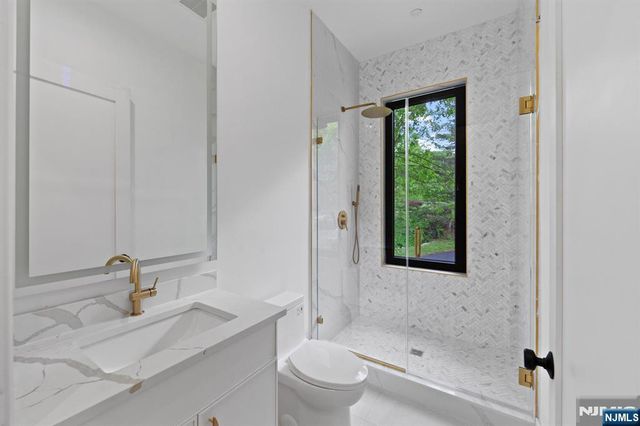 809 Shore Drive, Kinnelon Borough, NJ 07405