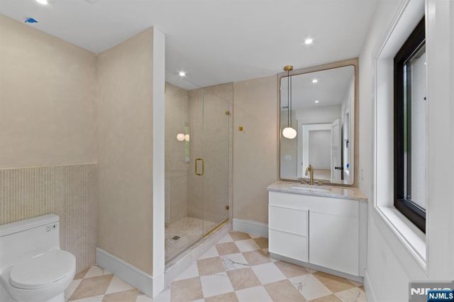 809 Shore Drive, Kinnelon Borough, NJ 07405