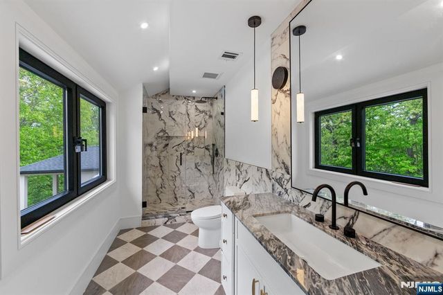 809 Shore Drive, Kinnelon Borough, NJ 07405