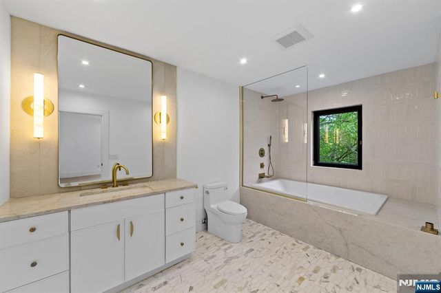 809 Shore Drive, Kinnelon Borough, NJ 07405